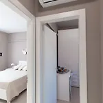 Apartamento Aurora Light - New 2026 - Private Gardens - Pool - Parking