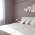 Aurora Light - New 2026 - Private Gardens - Pool - Parking Apartamento