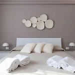 Apartamento Aurora Light - New 2026 - Private Gardens - Pool - Parking