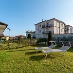 Aurora Light - New 2026 - Private Gardens - Pool - Parking Apartamento Desenzano del Garda