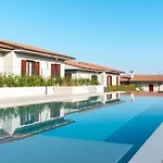 Aurora Light - New 2026 - Private Gardens - Pool - Parking Apartamento Desenzano del Garda