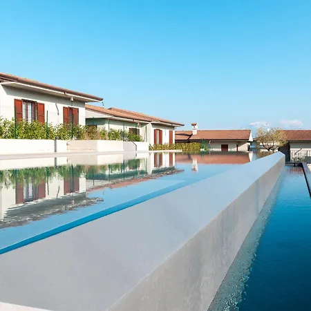 Aurora Light - New 2026 - Private Gardens - Pool - Parking Desenzano del Garda