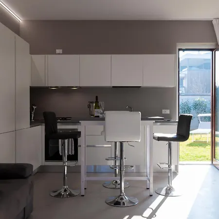 Aurora Light - New 2026 - Private Gardens - Pool - Parking Apartamento