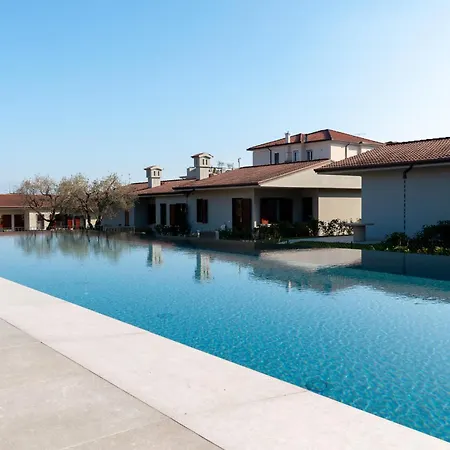 Aurora Light - New 2026 - Private Gardens - Pool - Parking Desenzano del Garda